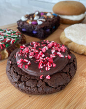 Load image into Gallery viewer, Holiday Sampler Box