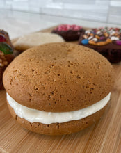 Load image into Gallery viewer, Holiday Sampler Box