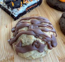 Load image into Gallery viewer, Halloween Sampler Box
