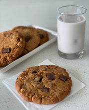 Load image into Gallery viewer, Peanut Butter Chocolate Chunk Cookie